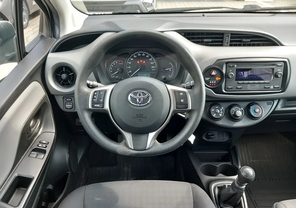 Toyota Yaris cena 43900 przebieg: 146230, rok produkcji 2018 z Praszka małe 277